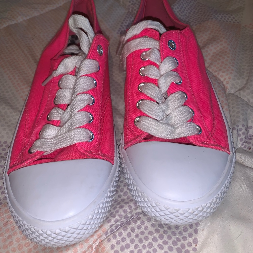 Air Walk Hit Pink Shoes